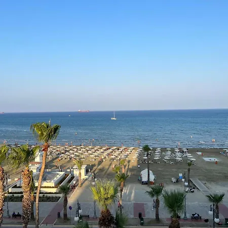 To Sea Lux Finikoudes Larnaca